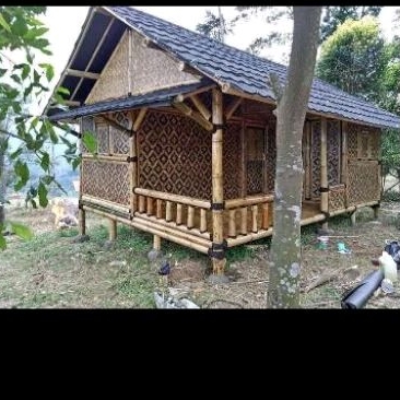 Rumah bambu untuk vila dengan atap genteng metal pasir/ rumah bambu siap pasang/ harga per meter