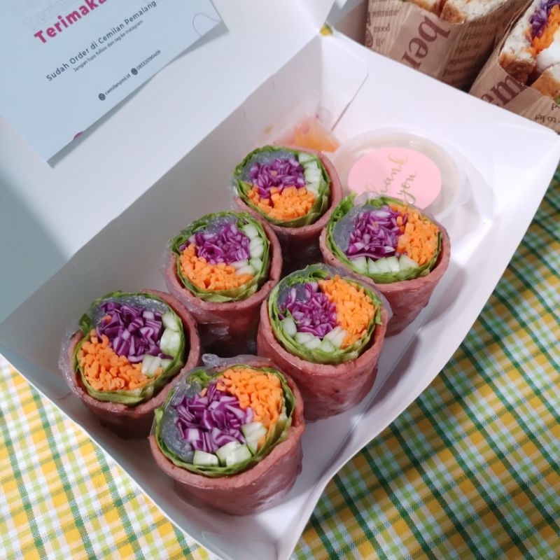 

Smoked beef salad roll
