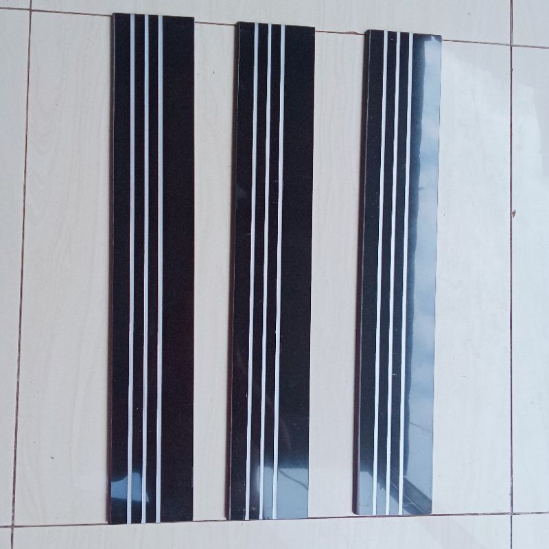 Lis granit tangga 10x60