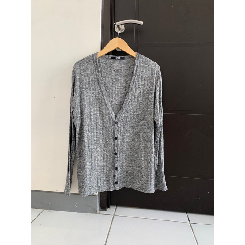 Cardigan Uniqlo Wanita Abu Jumbo