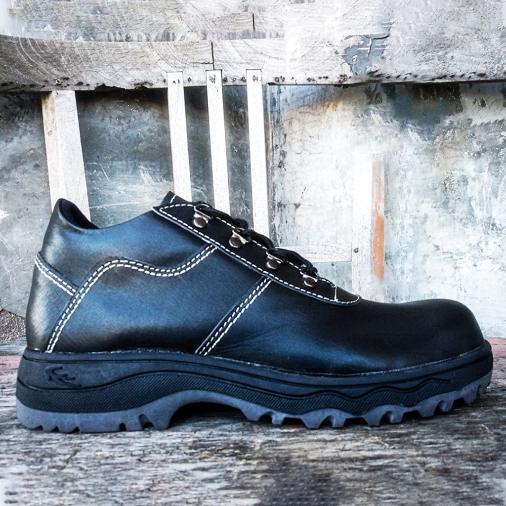Sepatu Safety Cetah 7012 Hitam / Sepatu Dengan perlindungan besi ch19 7012H