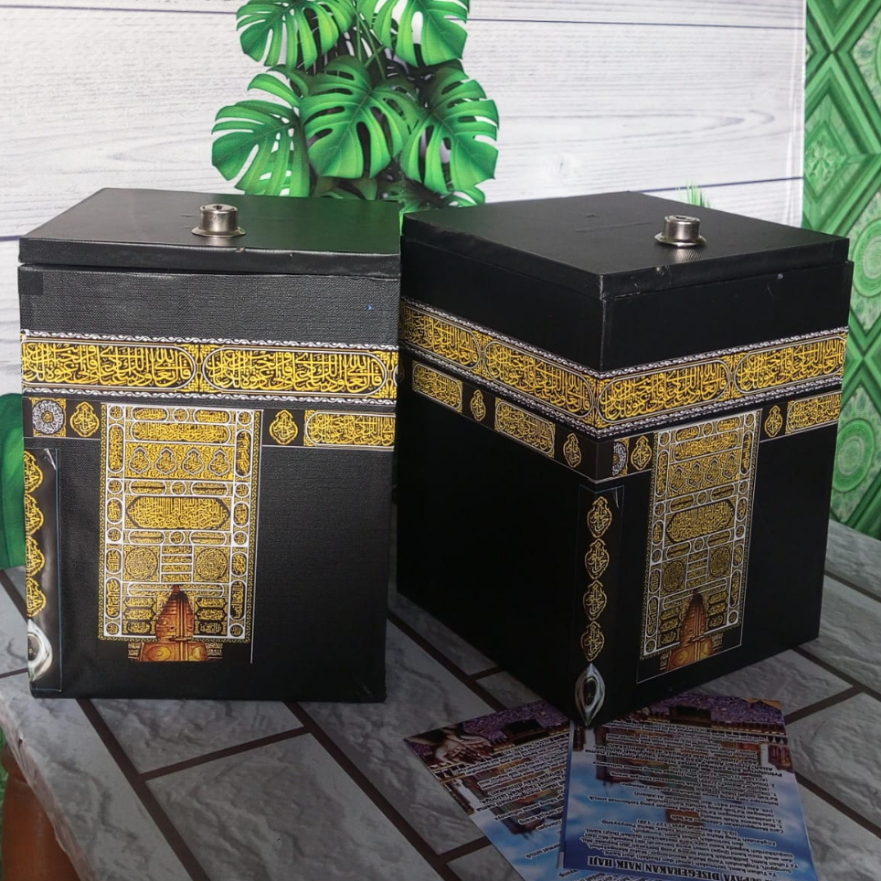 Kotak Amal Infaq Motif Kabah Besar Pakai Kunci Celengan Ka'bah Ukuran Jumbo  Bahan Kayu  15x15x20 Cm