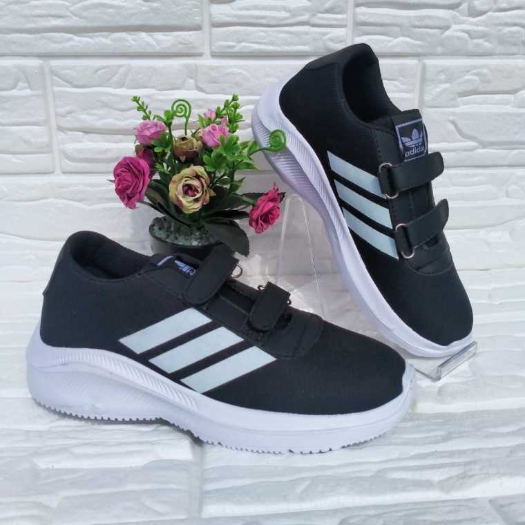 SEPATU SEKOLAH ANAK SEPATU SNEAKERS ANAK LAKI PEREMPUAN HITAM PUTIH HITAM POLOS