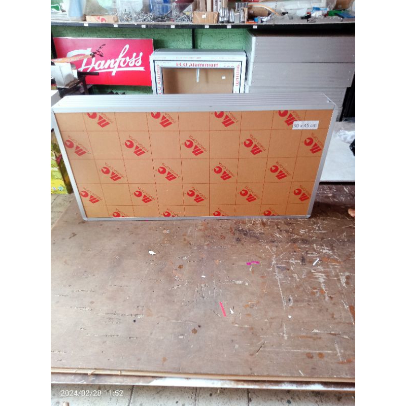 Neon Box Kotak Polos.