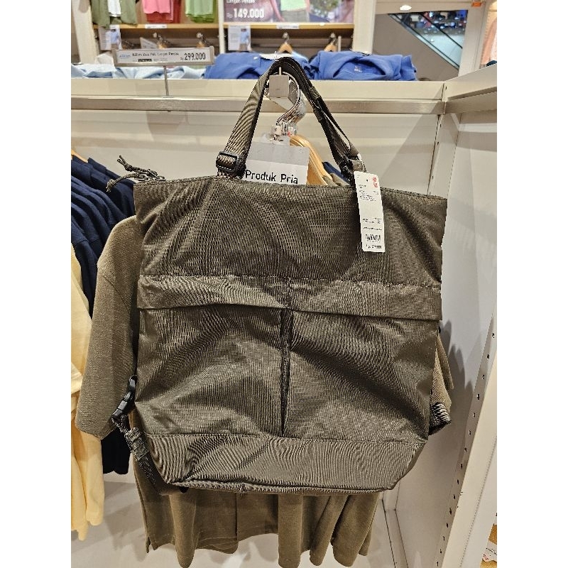 UNIQLO SALE 299K‼️ TAS RANSEL 2WAY UNIQLO (BISA JADI RANSEL & TOTE BAG)