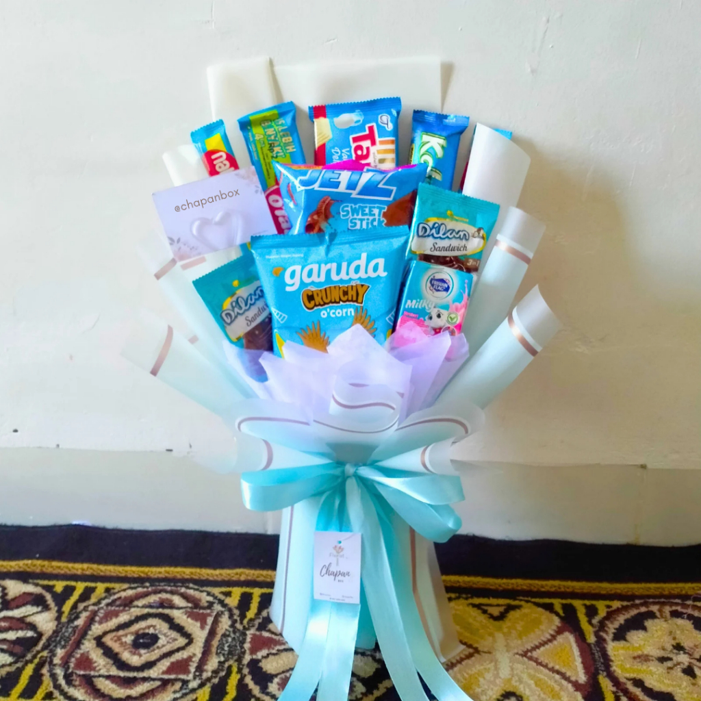 

Buket Snack Biru Medium Kado Wisuda Ultah Anniv by Chapan Box