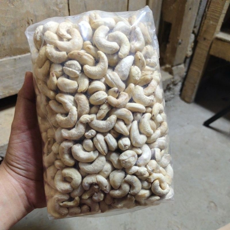 

Kacang mete mentah utuh Super 1 kg KERING