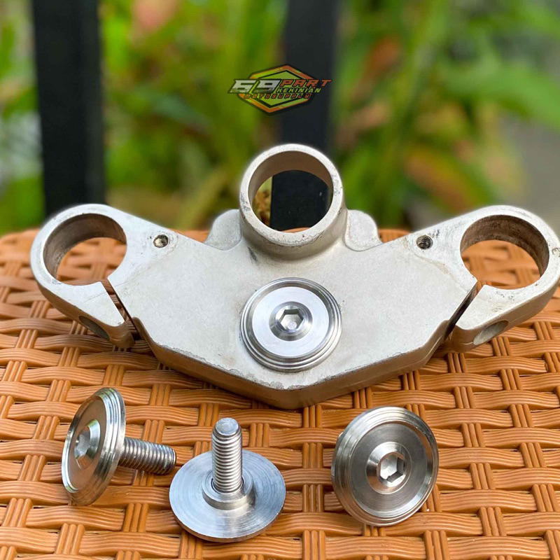 Ring manisan baut komstir T segitiga atas stainless stenlis universal baut L M10 ( baut 14 )