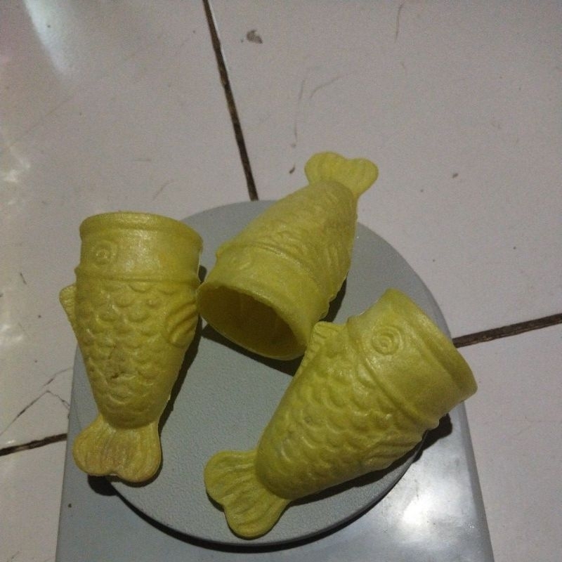 

cone/contongEs krim ikan /krupuk/tempat es krim/enak renyah lucu n imut