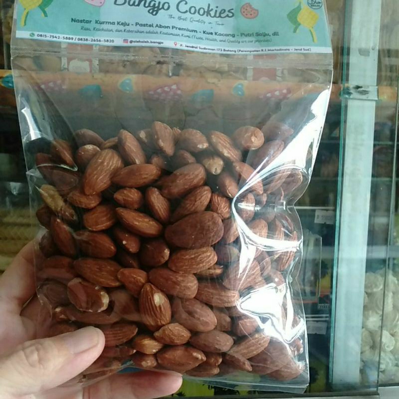 

Kacang Almond