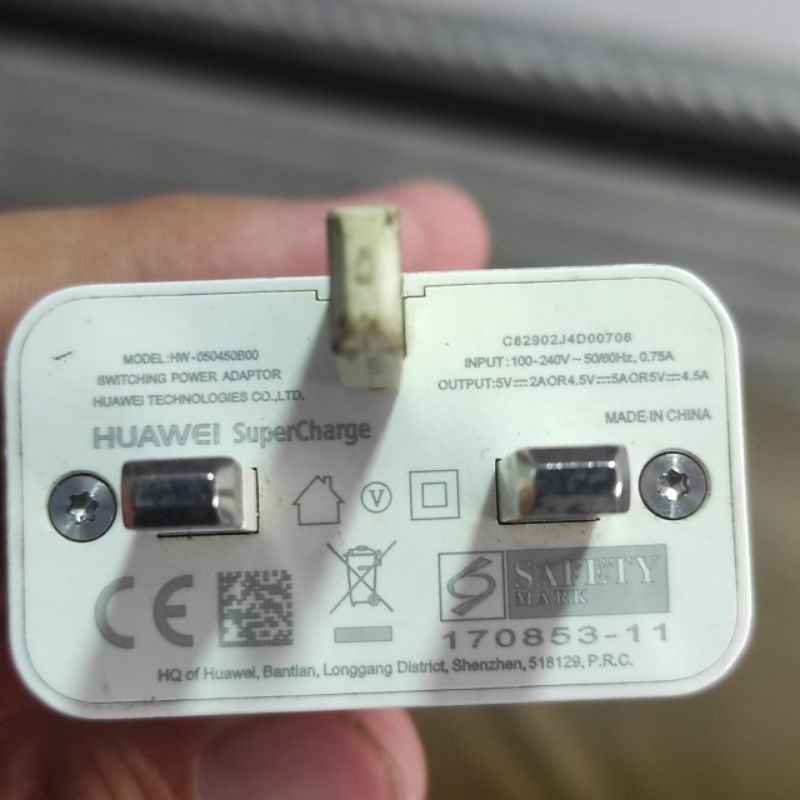 Adaptor huawei 22.5 watt original bawaan hp ( second )