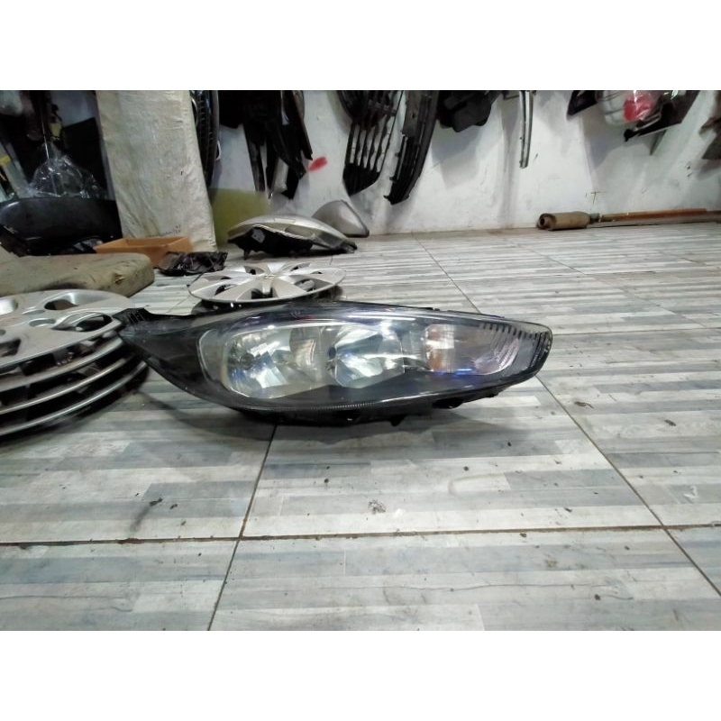 Headlamp lampu depan Ford fiesta 2011 Original kanan