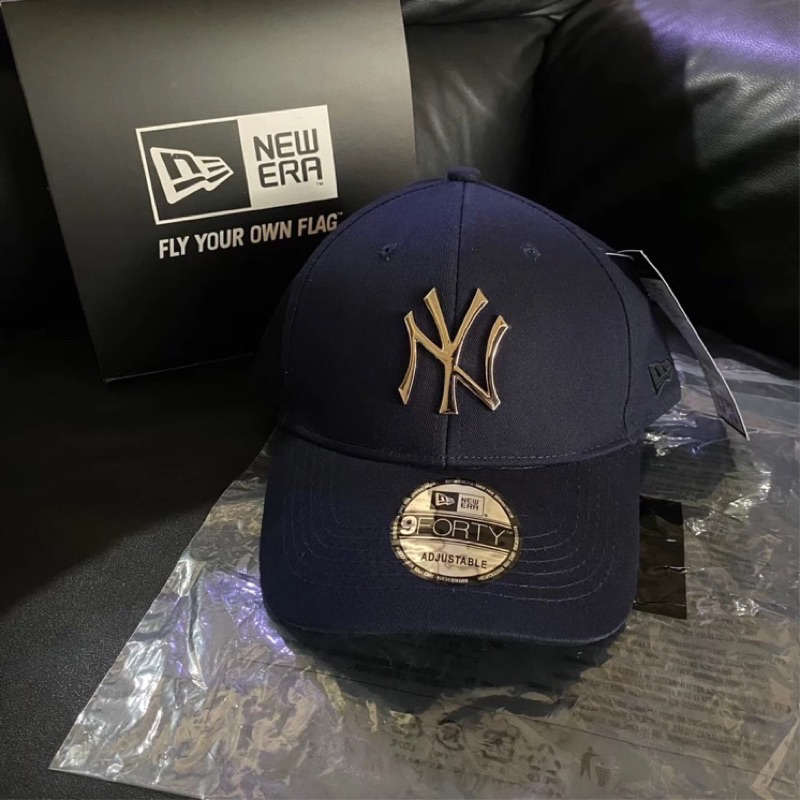 9 FORTY NY SILVER METAL LOGO NAVY CAP
