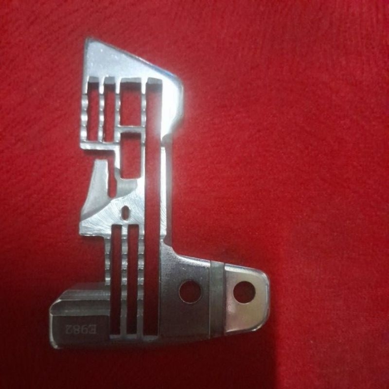 E982 Plat Gigi Untuk Mesin Obras Typical Benang 5
