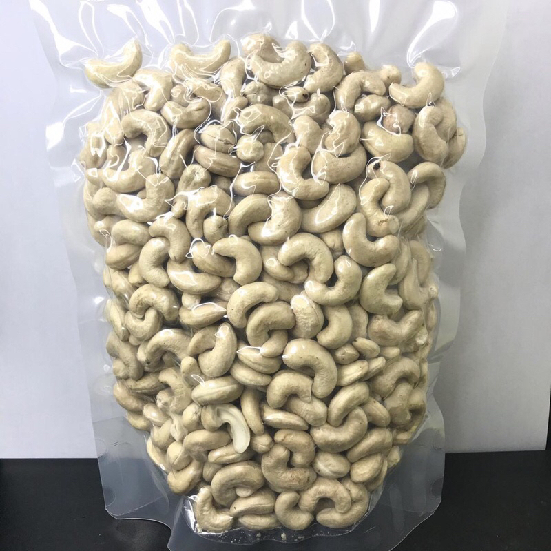 

Kacang Mete Mentah 250gr/ Kacang Mede Mentah 250gr / Raw Cashew Nut 250gr