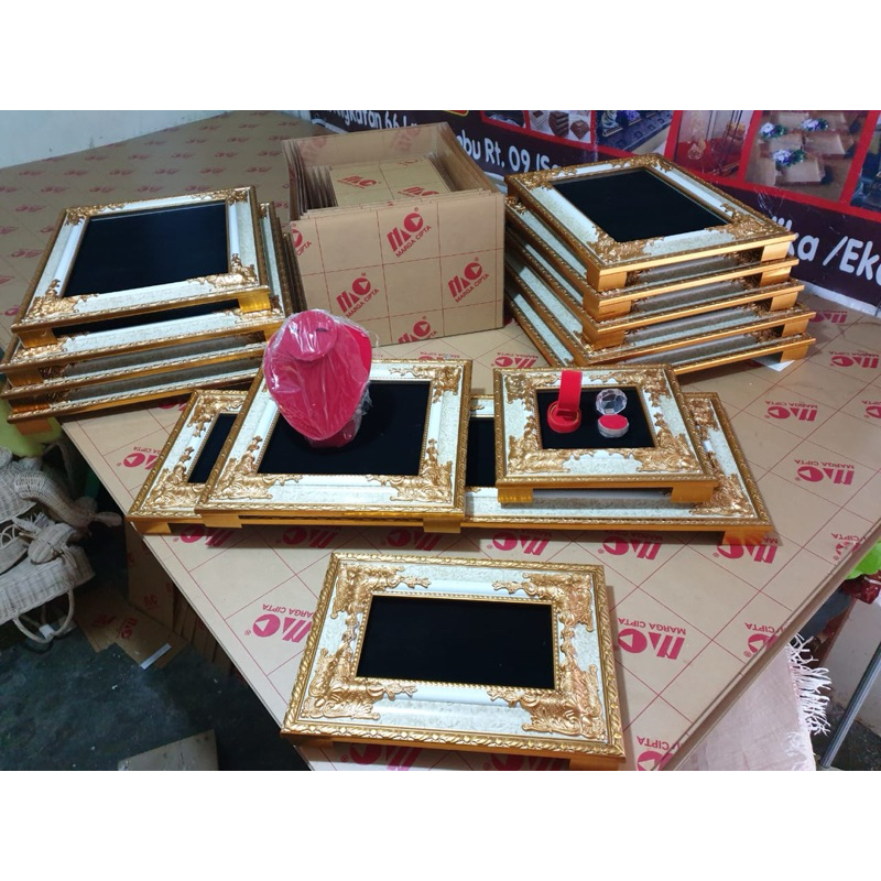 kotak hantaran akrilik box kembang sudut + kaki  isi 14box