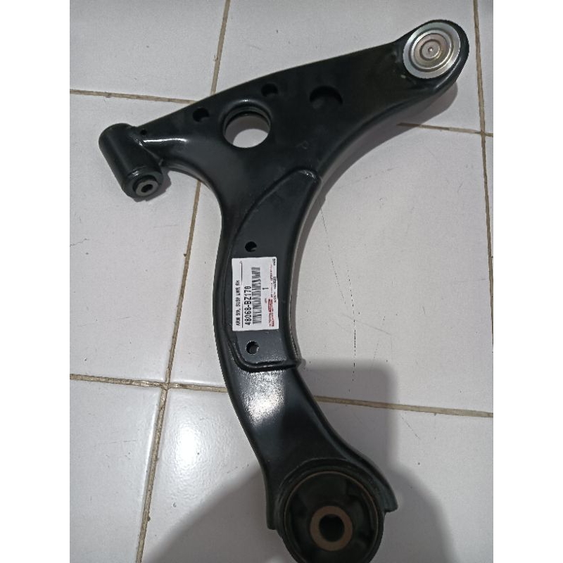 48068-BZ170_lower_arm_kanan_avanza_veloz_2014_1500cc
