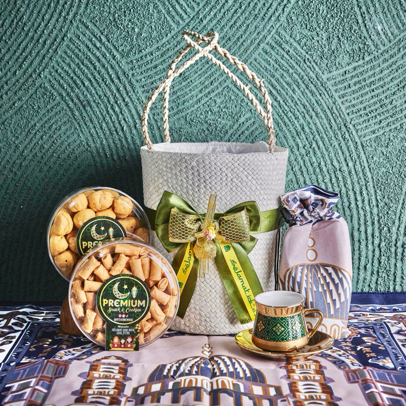

Parisya Parcel / Hampers Lebaran Sajadah Snack Set / Hampers snack murah / hampers kue kering parsel lebaran idul fitri eid mubarak
