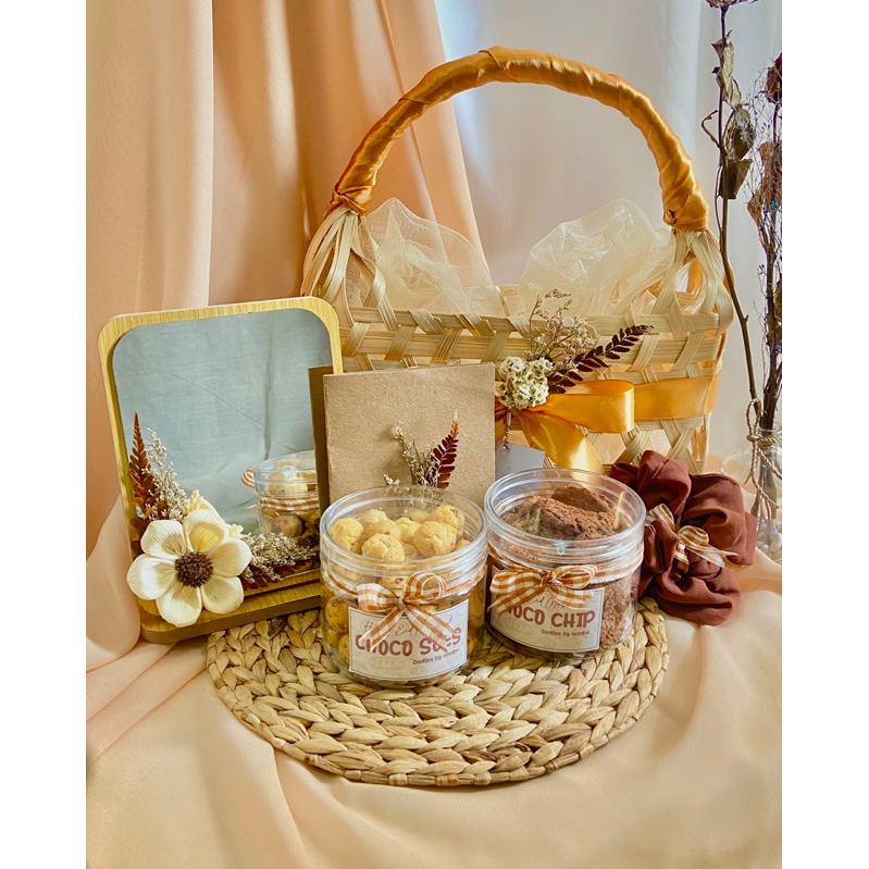

Ameena Hampers lebaran 2024 / hampers ramadhan idul fitri / hampers aesthetic murah / hampers kue nastar / giftbox lebaran jakarta jabodetabek / hampers murah unik lucu