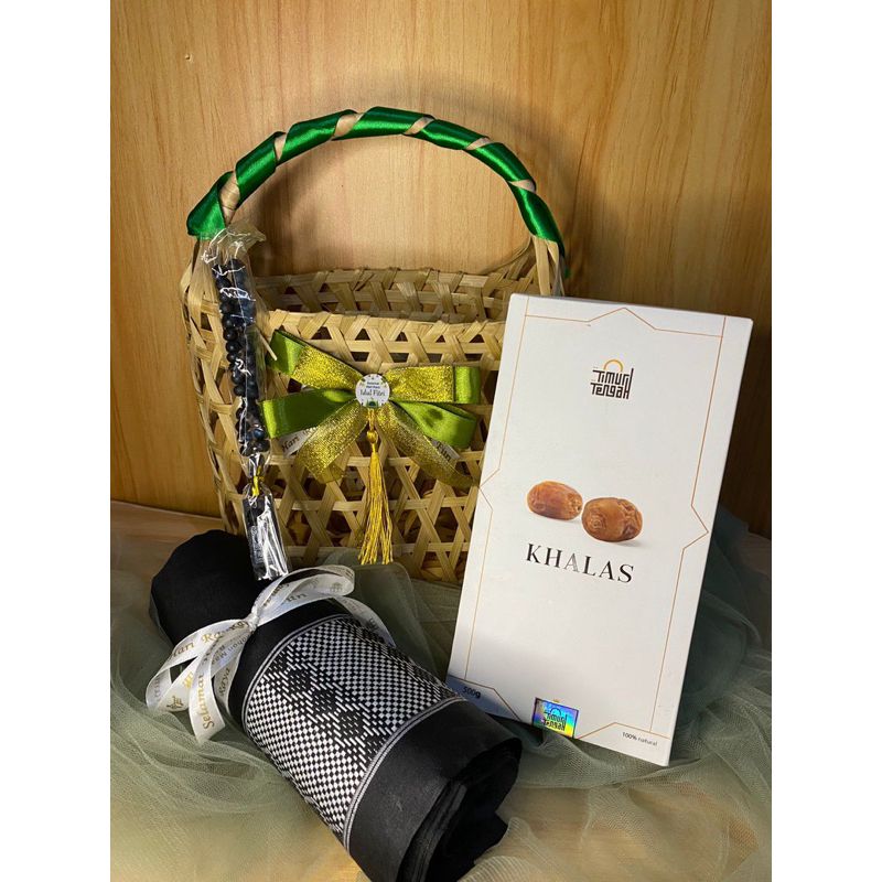 

Hampers Kurma & Sarung