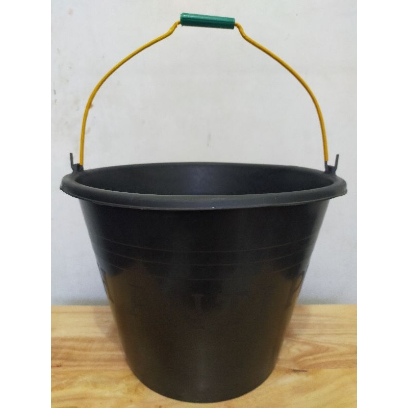 Ember Plastik Bergagang 30Liter / Ember Anti Pecah 30Liter / Ember Besar / Timba Cor Besar / Ember S
