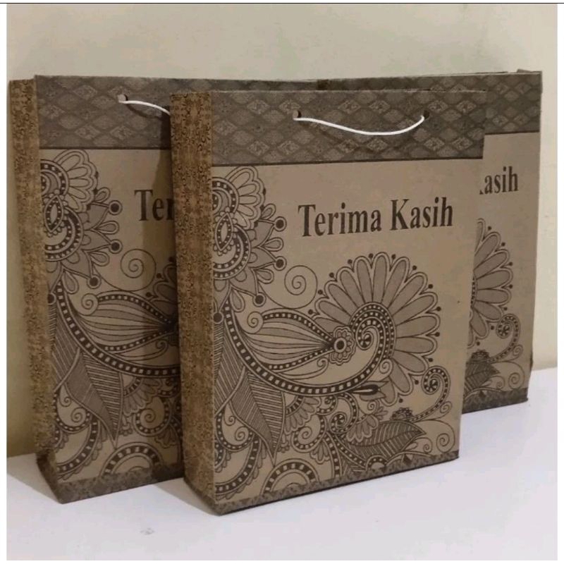 

PROMO!! Paper bag batik tali besar isi 100 pcs ukuran 21x17x5cm
