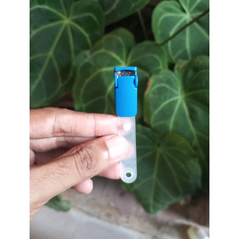 

Jepitan penjepit id card name tag kerang BIRU terlaris