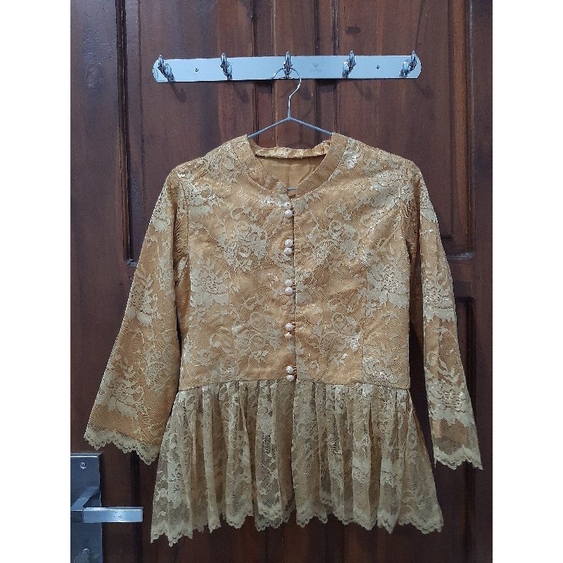 [PRELOVED] Kebaya Modern Brokat Crop Kuning Gold