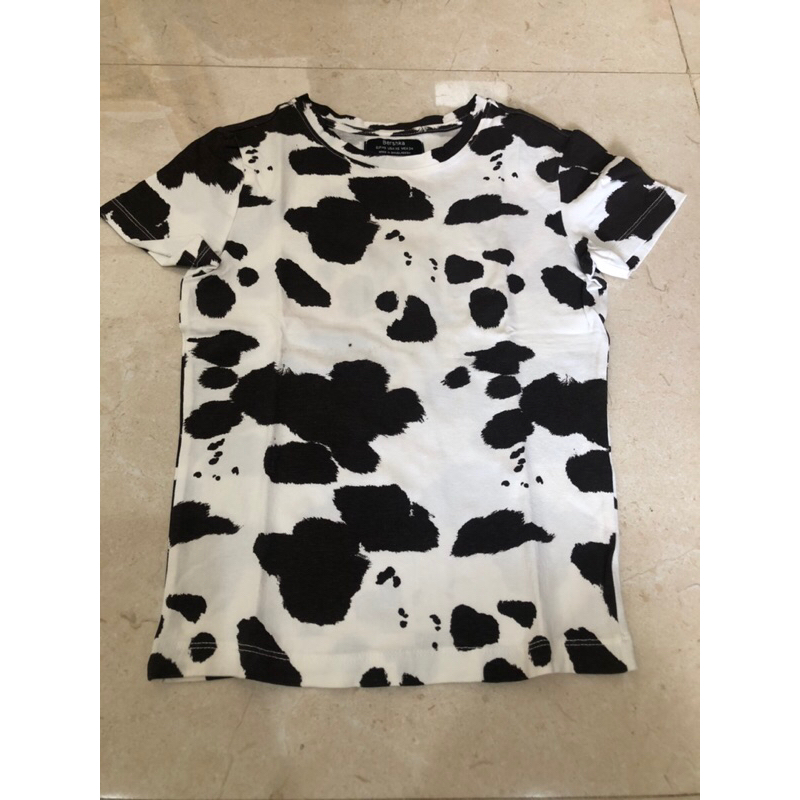 kaos bershka motif sapi XS