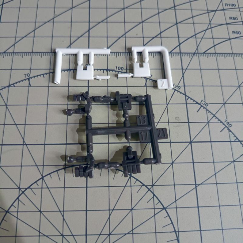 BANDAI RG 1/44 REAL GRADE GUNDAM UNICORN PART HOLDING HAND