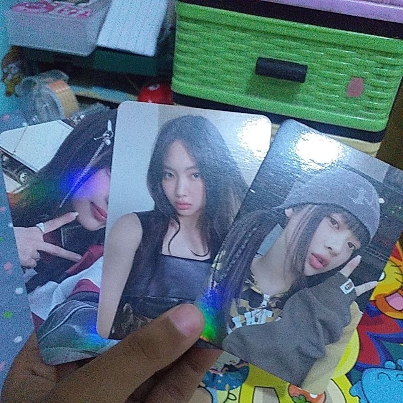 photocard hologram newjeans korean idol kpop girl's