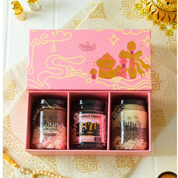 

Paket Exclusive Hampers Isi 3 Pathis Chocolade - FREE GIFTCARD Box Hampers Makanan Hampers Ramadhan