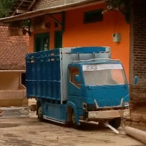 miniatur truk oleng canter skala 1:12