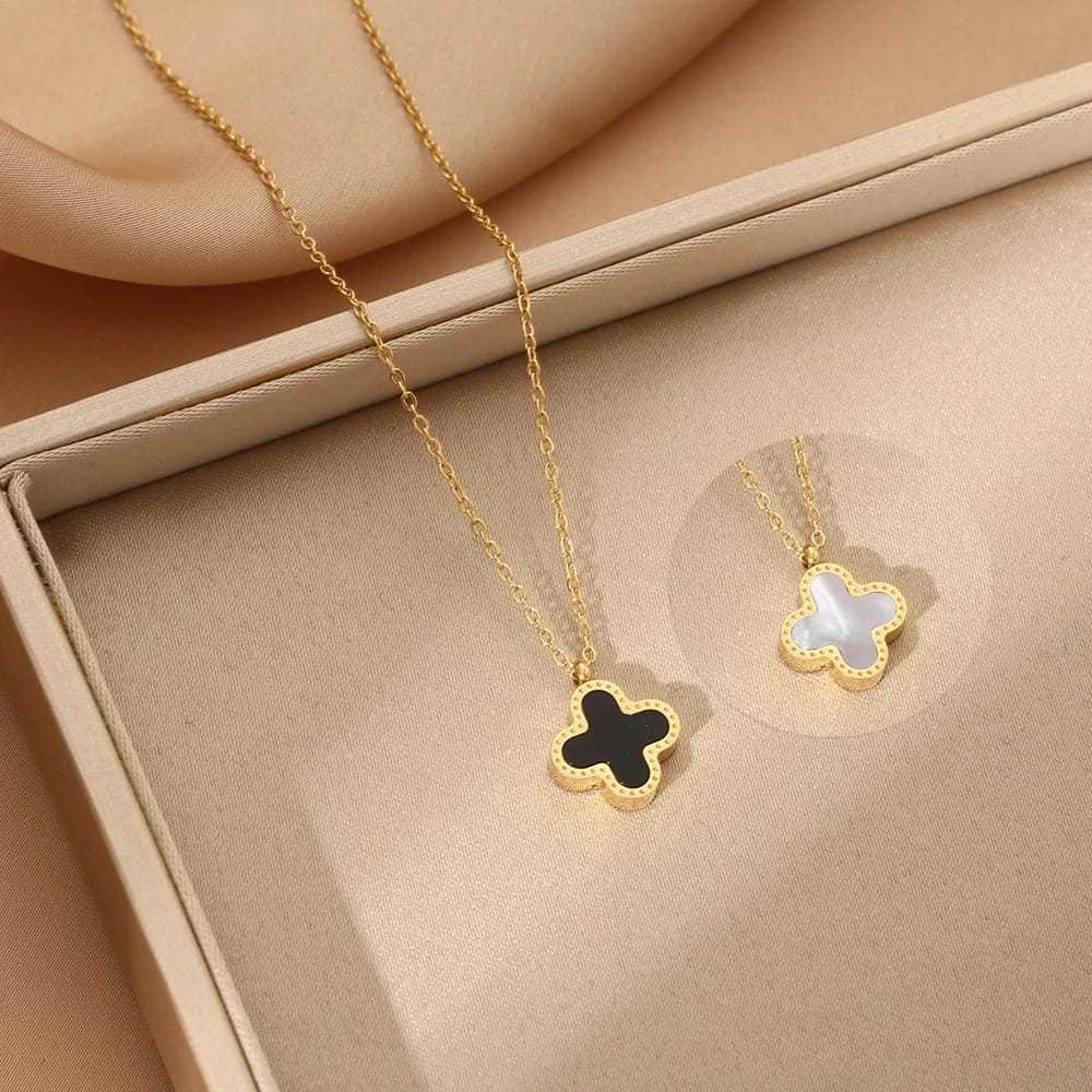 Kalung Titanium Wanita Korea Lv/Kalung Clover Hitam Putih Kalung Terlaris