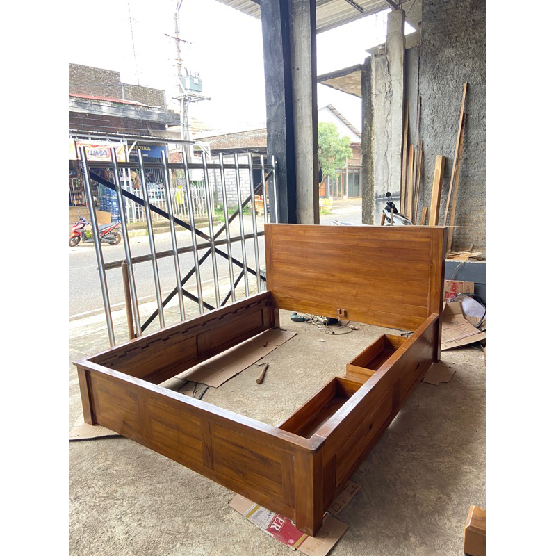 divan tempat tidur kayu jati laci