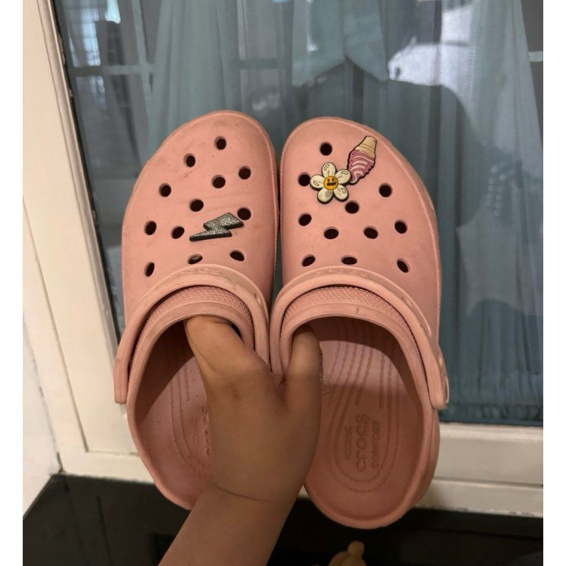 crocs