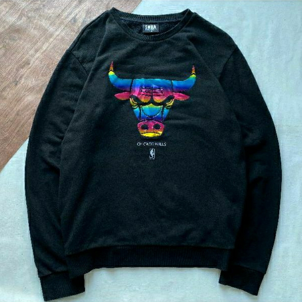 CREWNECK NBA CHICAGO BULLS RAINBOW "RARE ITEM"