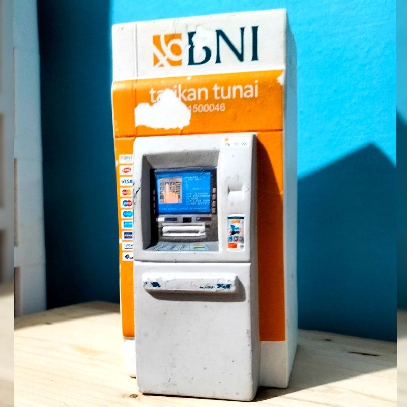 Pajangan unik miniatur ATM