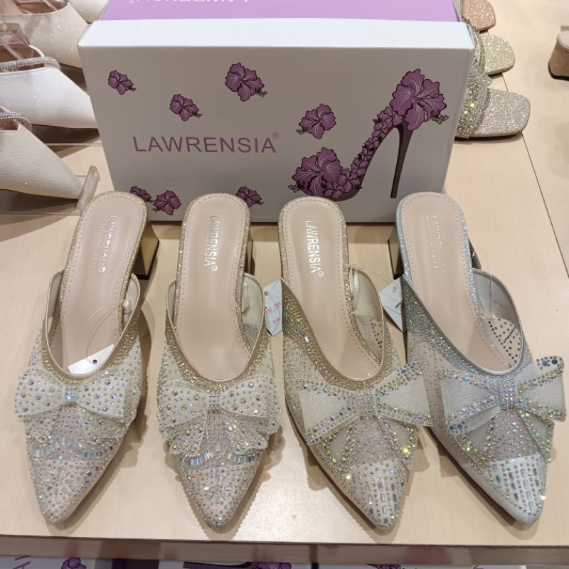 Lawrensia sepatu slop pesta