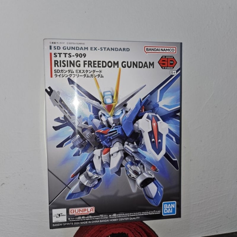 SD EX-STANDARD RISING FREEDOM GUNDAM