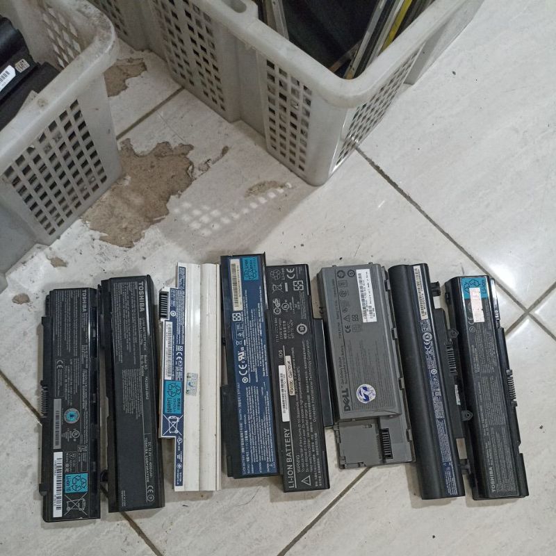 Baterai Laptop bekas kondisi campur