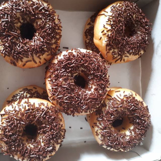 

Jajanduludongs! Donat seres coklat rasa manis dijamin ketagihan grosir dan ecer