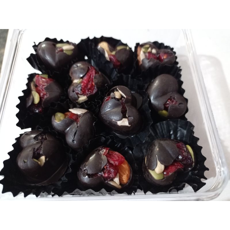 

Praline Coklat Trail Mix Premium