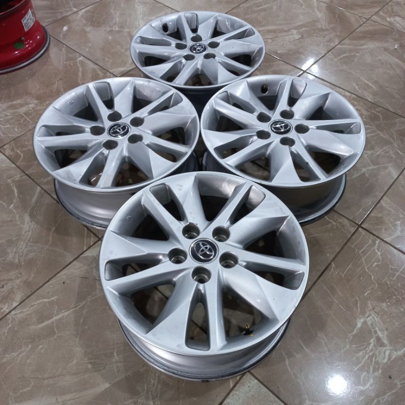 VELG BAWAAN MOBIL INNOVA REBORN RING 16X6 PCD 5X114'3 ET 30 SILVER SECOND