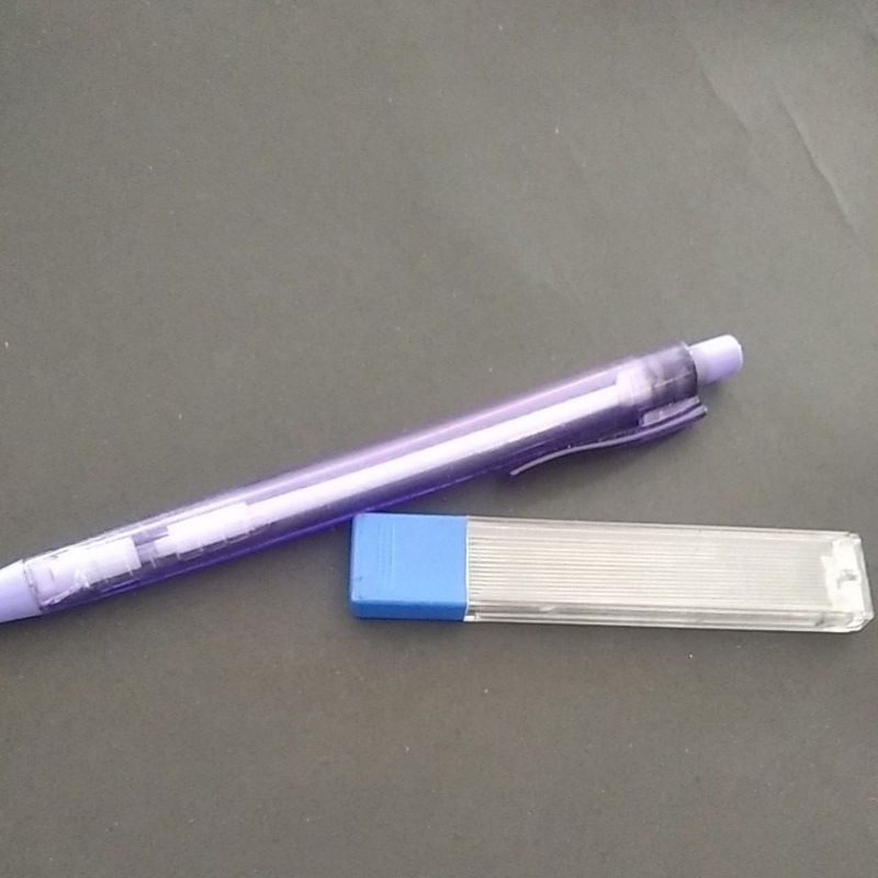 

pensil mekanik-isi