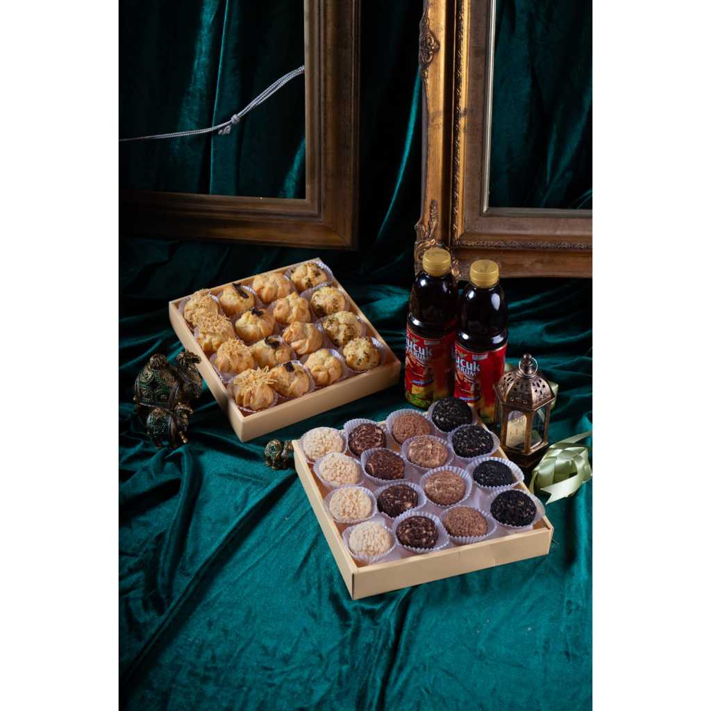 

Paket Choux 2 box/Kue Sus Basah/Kue Sus isi Fla Sweet atau Savoury