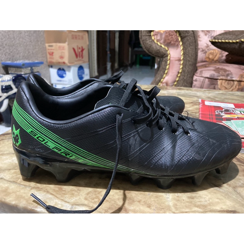 Sepatu bola Lycan size 40 second