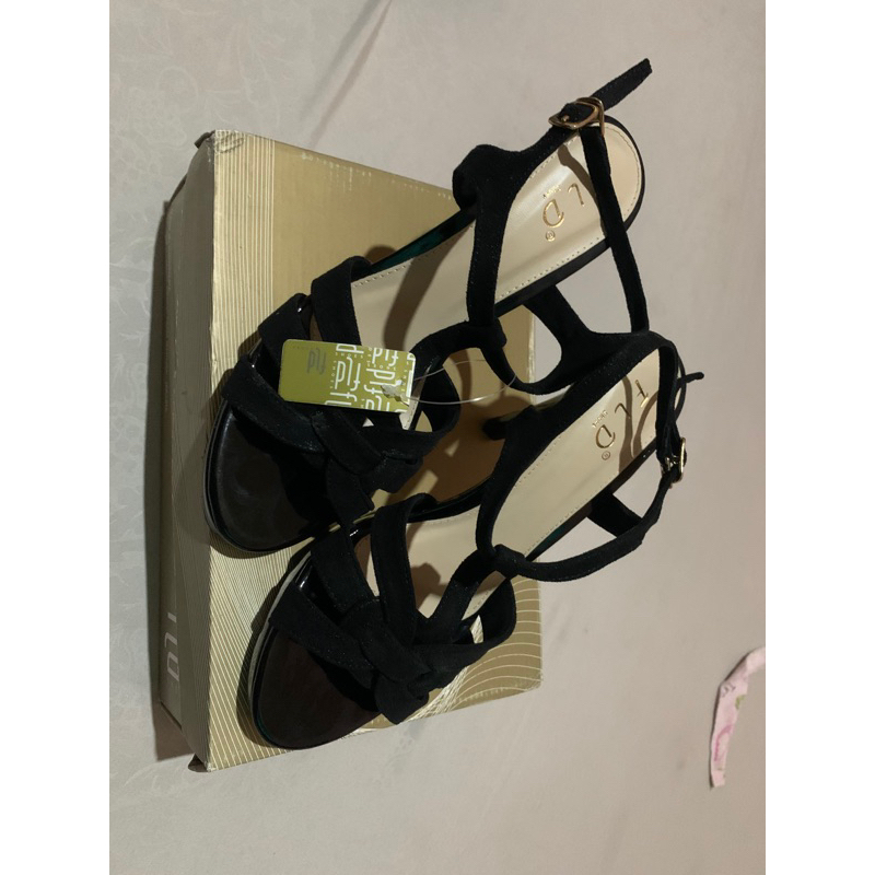 Preloved heels fladeo