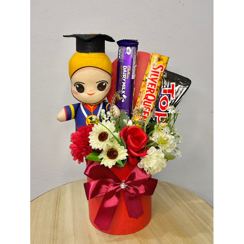 

Buket wisuda bucket snack + boneka wisuda hijab