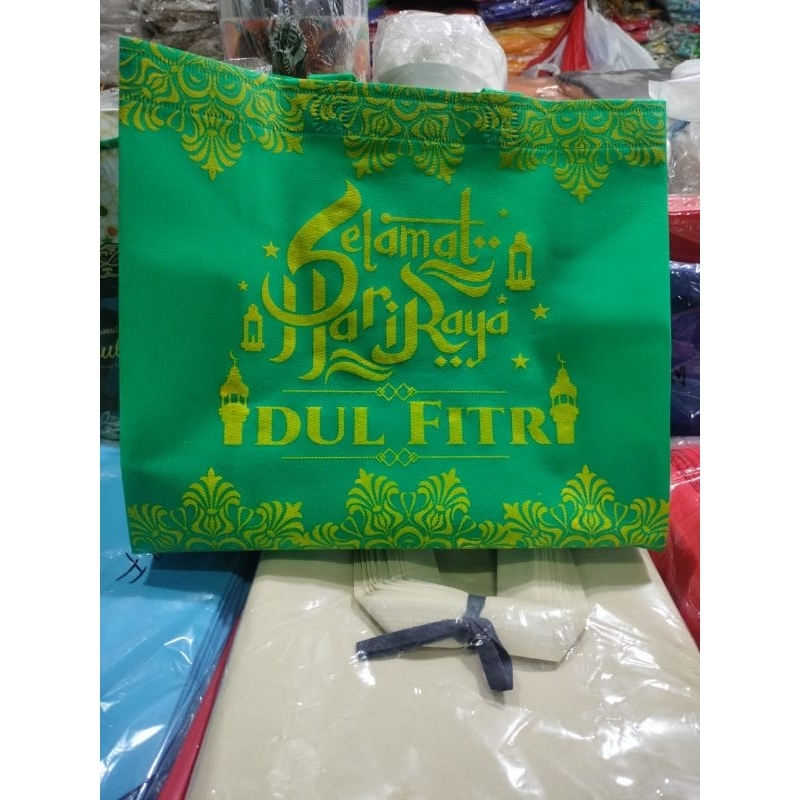 

tas spunbond idul Fitri Kiky 33cm x 13.5cm x 29cm